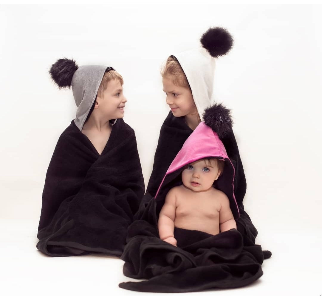 Winx & Blinx Elegance Black Hooded Towel Winx & Blinx Elegance Black Hooded Towel