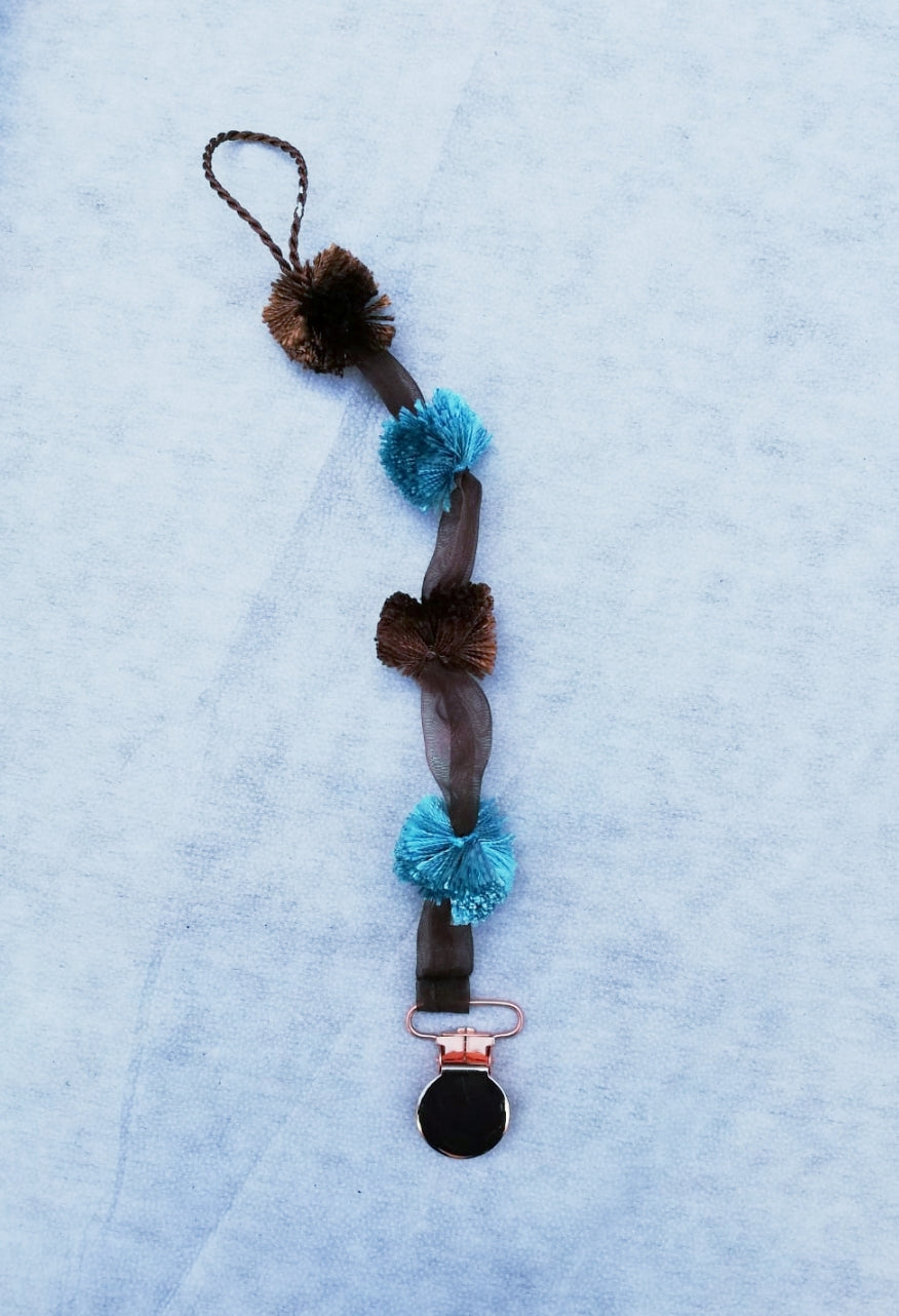 Sheer Pom Aqua/Coffe Paci Clip